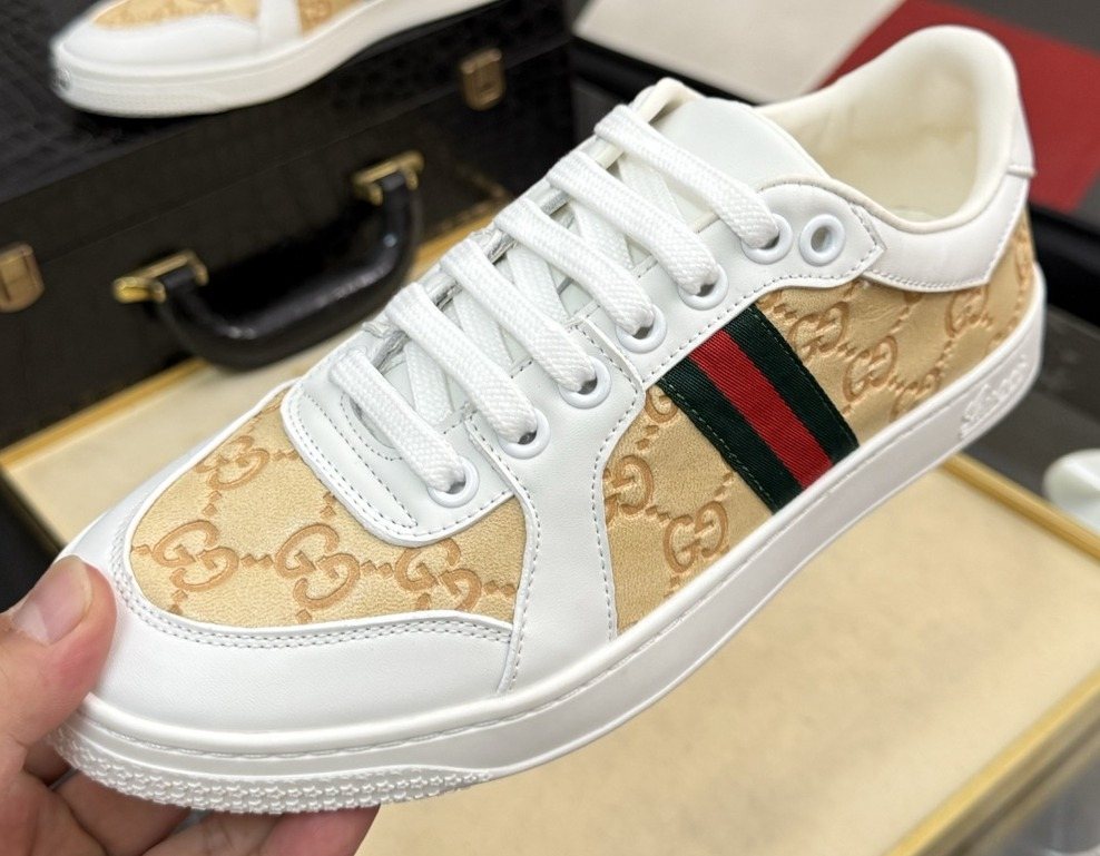 Gucci Patterned Low-Top Sneakers with Stripes — hero