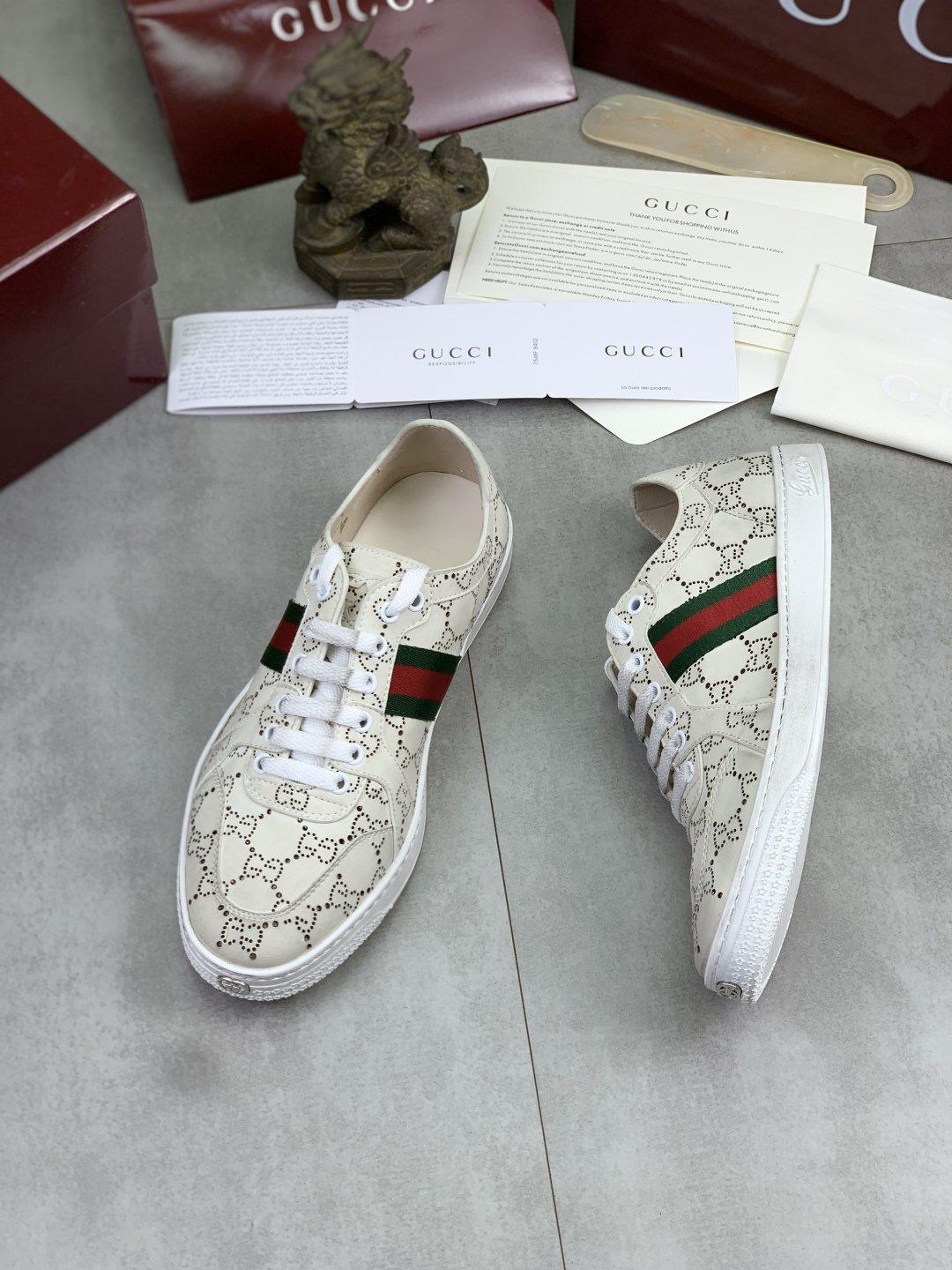 Gucci Low-Top Sneakers with Green and Red Side Stripes — side