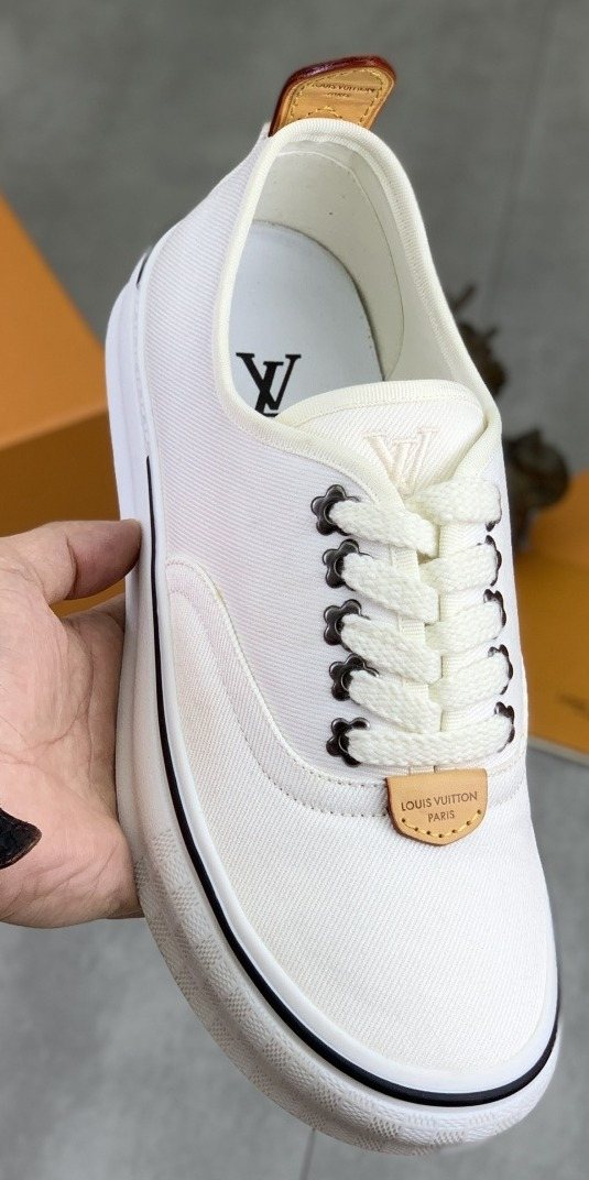 Louis Vuitton Run 2.0 Low-Top Sneakers — front